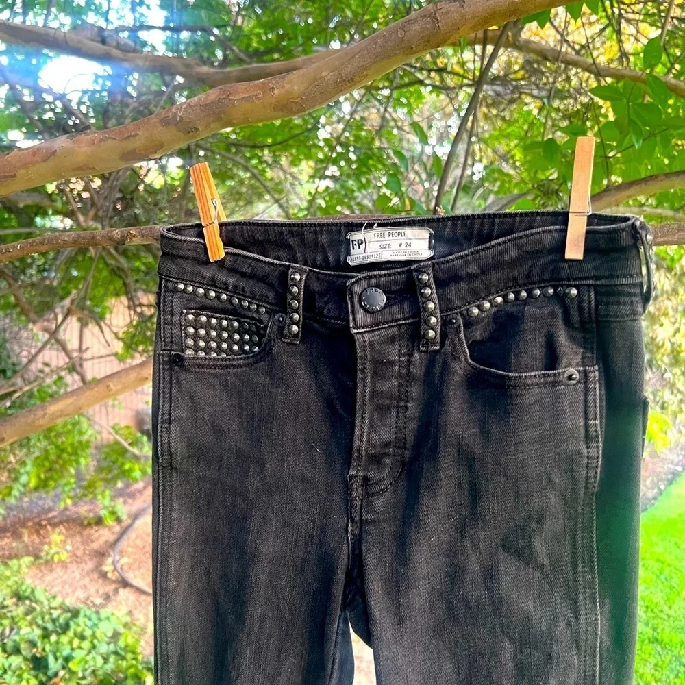 Free People Black Distressed Skinny Jeans 👖